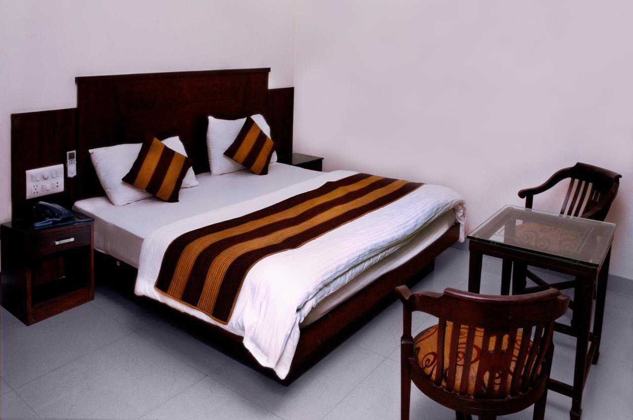 Hotel Usa New Delhi Exteriör bild